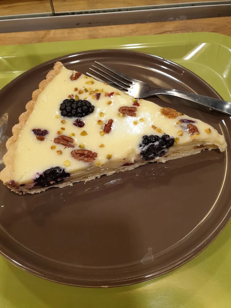 Tarte Au Chocolat Blanc Mûres Et Fruits Secs